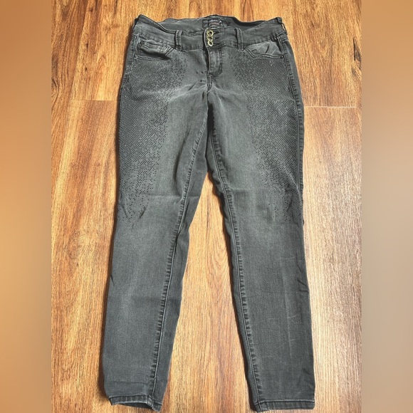 Torrid Skinny Black Jeans with Sleek Fit - Picture 1 of 7